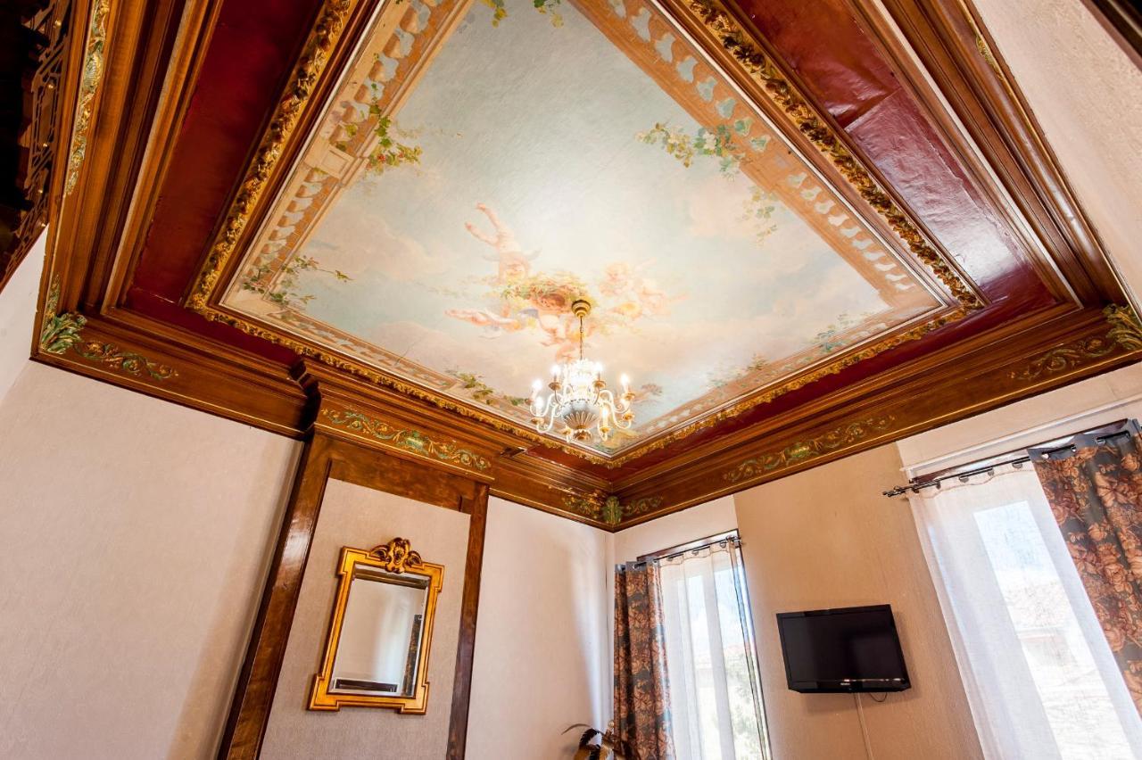 Hotel De Charme Le Provence Salon-de-Provence Dış mekan fotoğraf