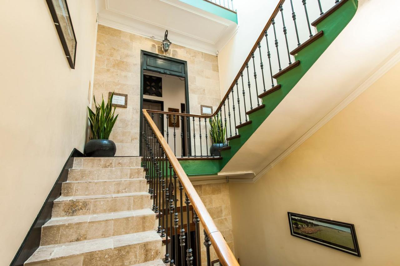 Hotel De Charme Le Provence Salon-de-Provence Dış mekan fotoğraf