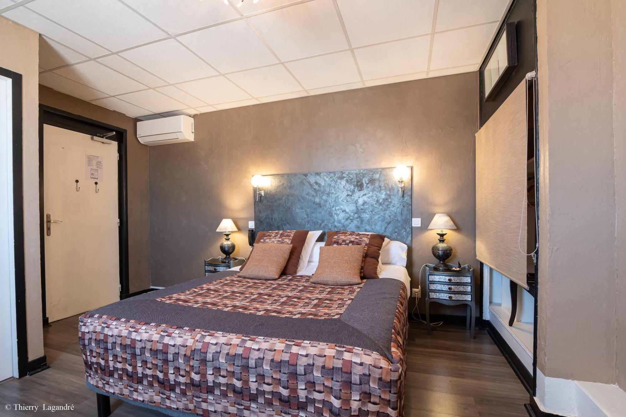 Hotel De Charme Le Provence Salon-de-Provence Dış mekan fotoğraf