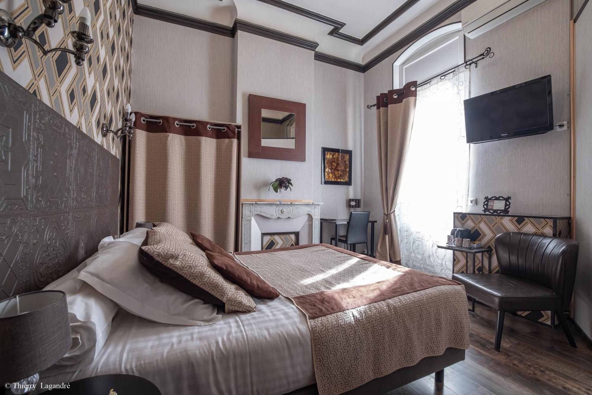 Hotel De Charme Le Provence Salon-de-Provence Dış mekan fotoğraf